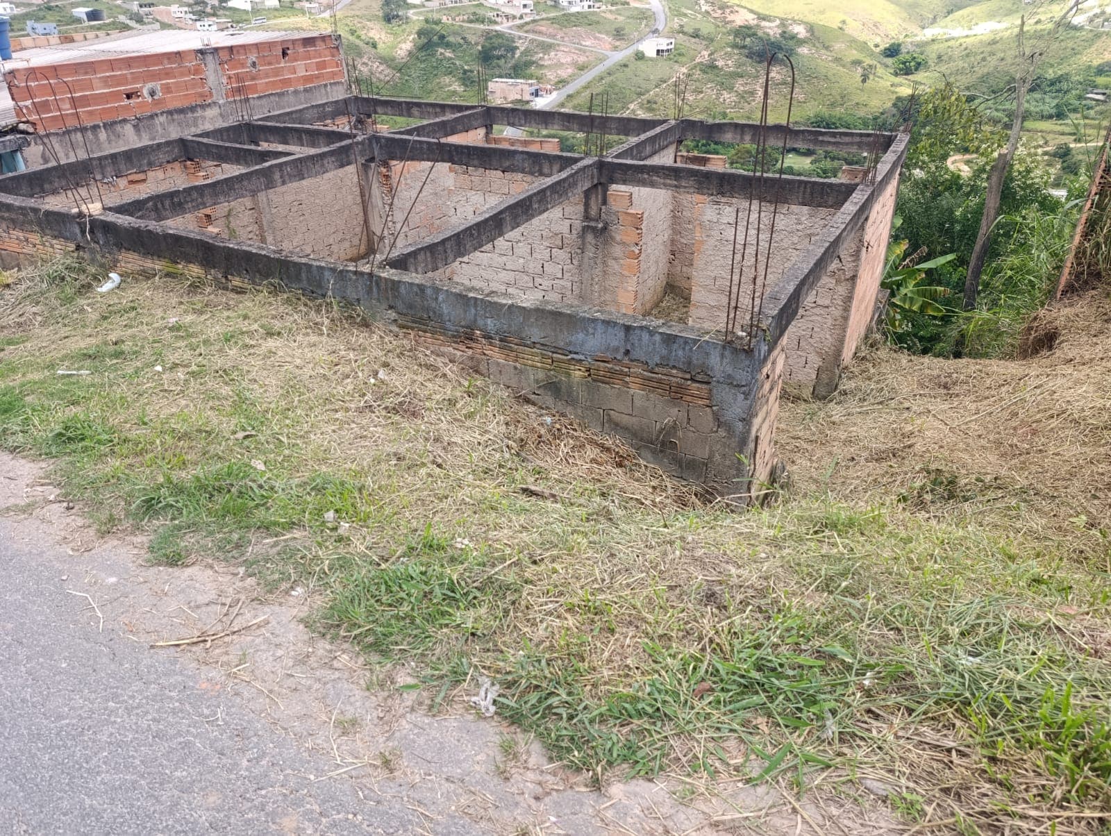 Lote com Construção iniciada